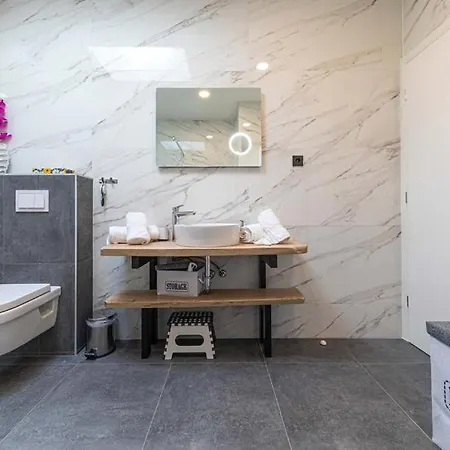 Апартаменты Premium With Jacuzzi Трогир