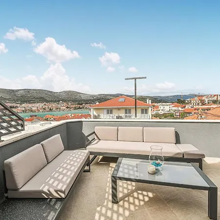 Premium With Jacuzzi Трогир