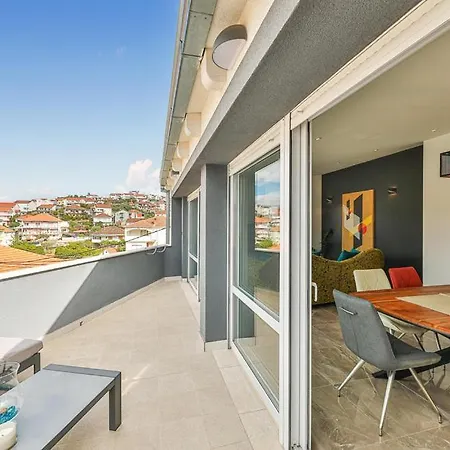 Apartment Premium With Jacuzzi Trogir