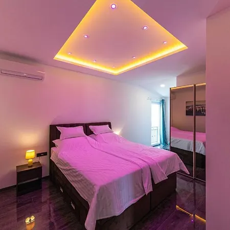 Premium With Jacuzzi Apartman *