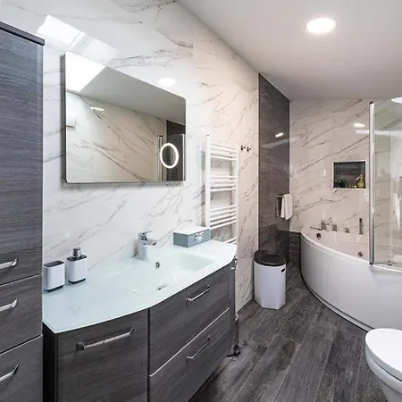 Premium With Jacuzzi Apartment Trogir