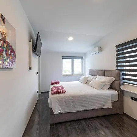 Premium With Jacuzzi Trogir