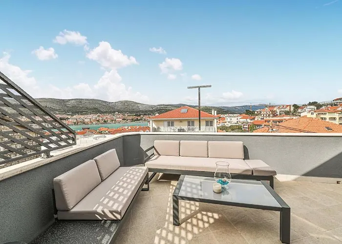 Premium With Jacuzzi Trogir